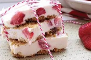  چیزکیک توت‌ فرنگی