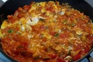 املت گوجه فرنگی و تن ماهی
