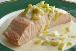 ماهی سالمون با سس تره فرنگی