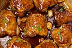 مرغ با سس سویا و بادام هندی