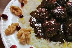 فسنجون با گوشت قلقلی