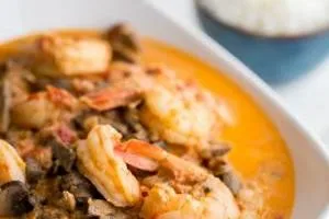 خوراک میگو و سس قارچ