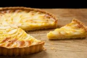 تارت بادام و گلابی