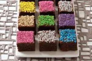 براونی شکلاتی رنگی