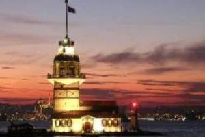 بر بالای برج و قلعه های تفریحی محبوب گردشگران