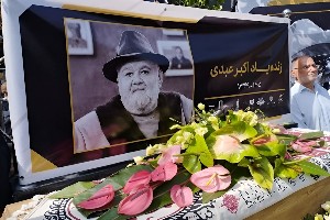 اکبر عبدی