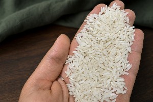 چطور برنج دمسیاه اصیل را از برنج مخلوط تشخیص دهیم؟