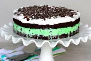 کیک بستنی شکلاتی و نعنایی
