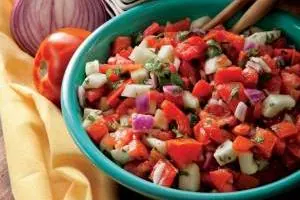 سالاد گشنیز و گوجه