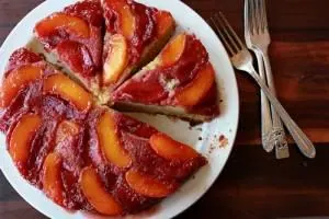 کیک سیب و شلیل