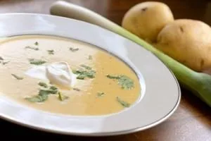 سوپ سیب زمینی و تره فرنگی