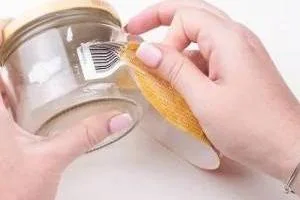 پاک کردن برچسب از روی شیشه