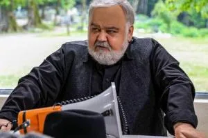 اکبر عبدی