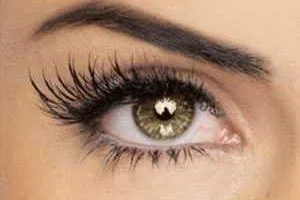 چسباندن مژه مصنوعی