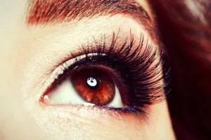 عوارض مژه مصنوعی