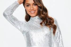 آرایش لباس نقره ای