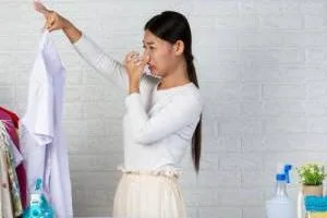 رفع بوی روغن از لباس