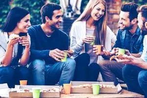 رفتار با همسر در جمع