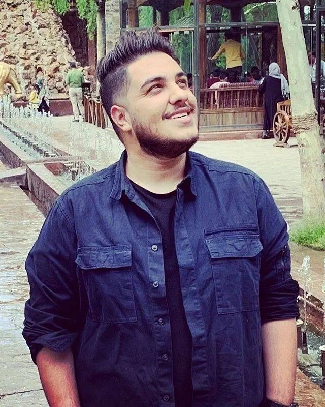 آرون افشار خواننده جوان