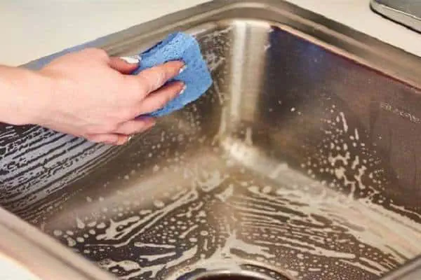 شستن سینک ظرفشویی