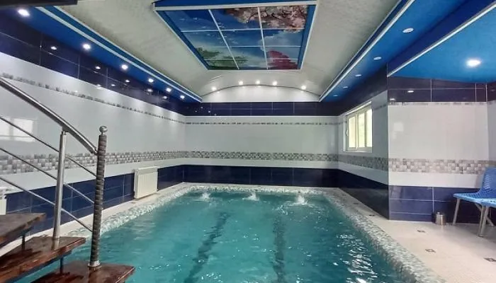 استخر آب گرم