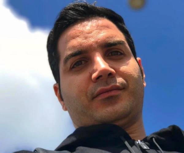 سلفی محسن یگانه