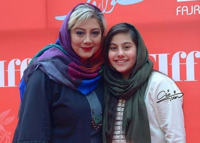 زهرا داوود نژاد در کنار دخترش
