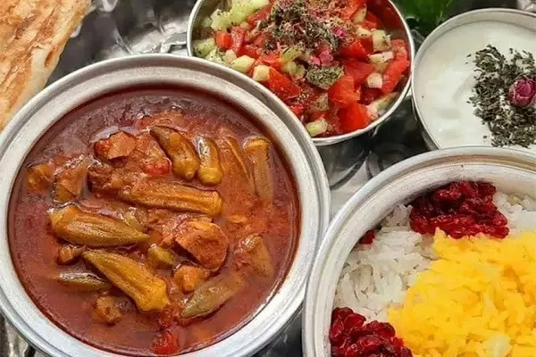 خورشت بامیه با مرغ