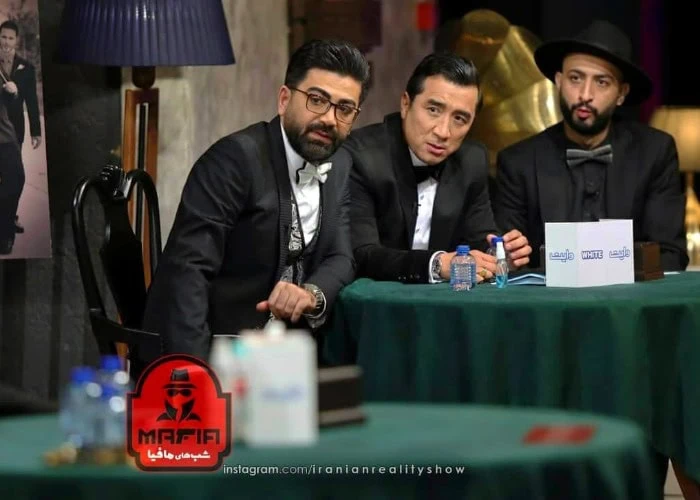 فرزاد حسنی کنار خداد عزیزی و حسین امیدی