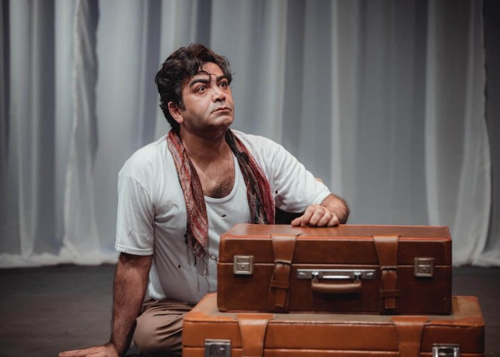 فرزاد حسنی در تئاتر کمدی گمنام