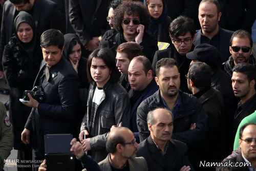 فرزاد حسنی و محسن یگانه در تشییع جنازه مرتضی پاشایی