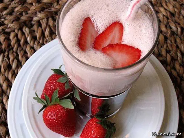 دستور تهیه میلک شیک توت فرنگی