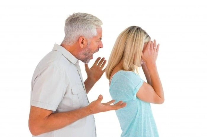 گوش نکردن به حرف همسر
