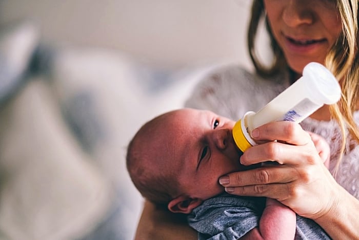 نشانه های سیر نشدن نوزاد با شیر مادر