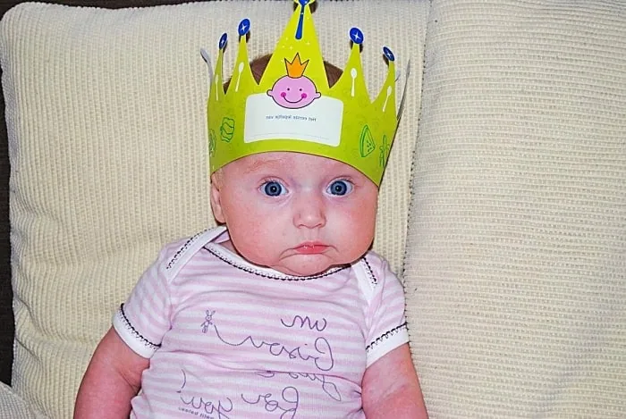 علت خیره شدن نوزاد