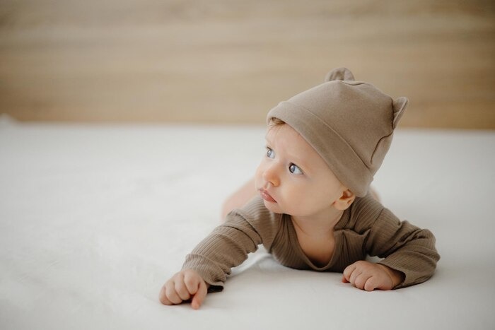 نحوه صحیح لباس پوشاندن به نوزاد 