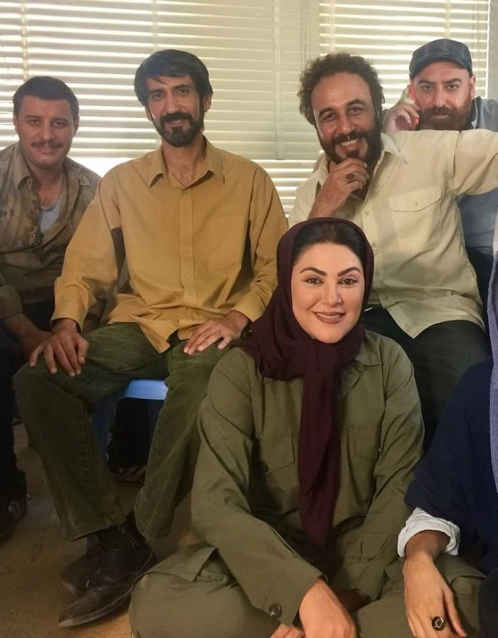 لاله اسکندری در کنار رضا عطاران و جواد عزتی