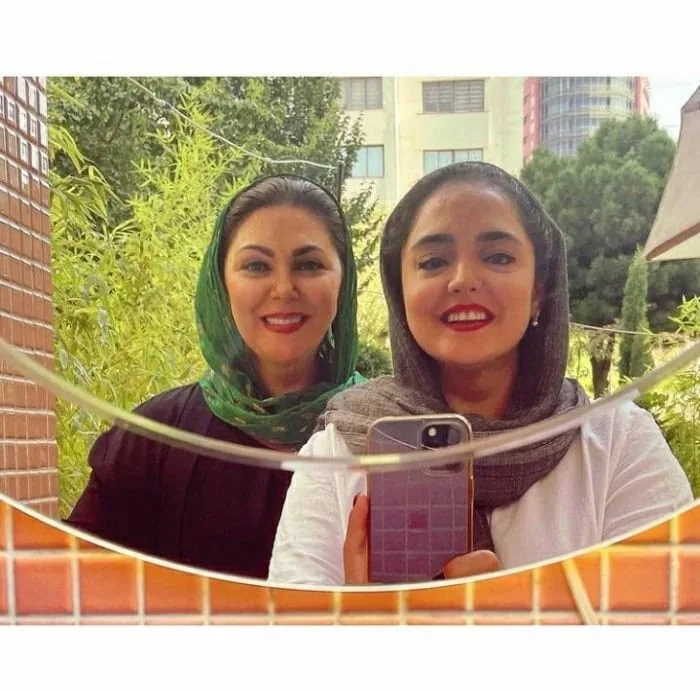 لاله اسکندری و نرگس محمدی