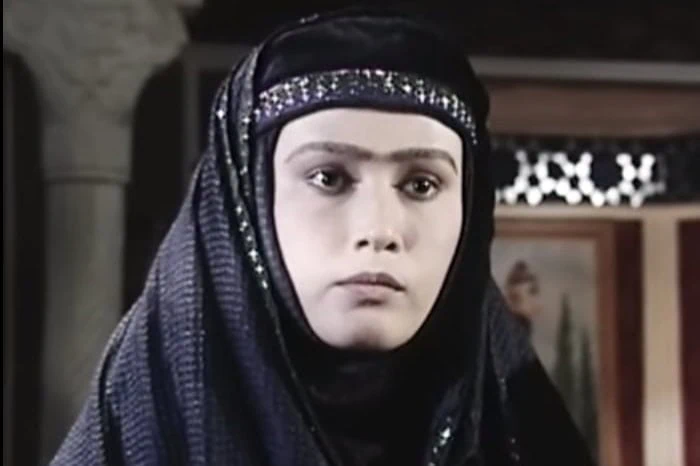 لادن مستوفی در خانه ایی در تاریکی