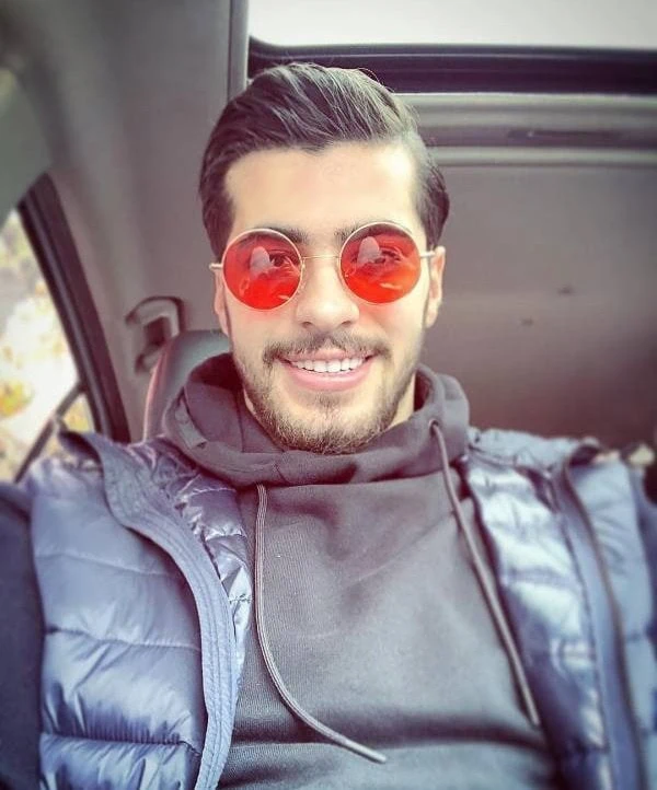 سعید عزت اللهی کنار ایفل