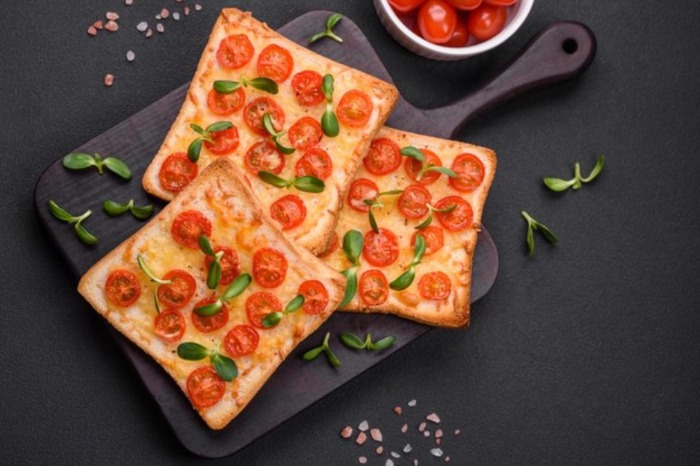 پیتزا با نان تست