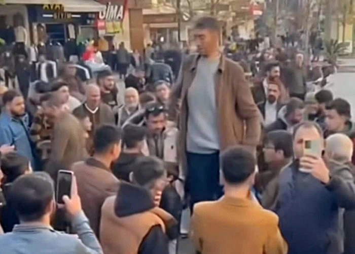 بلندقدترین مرد جهان