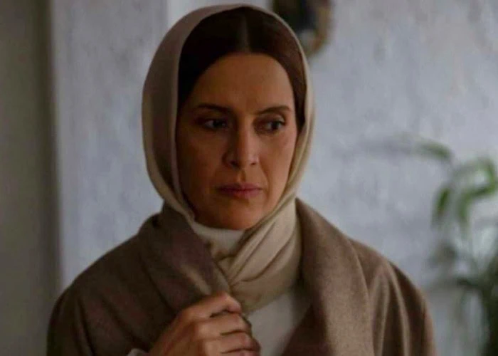 نازنین فراهانی در انا اخماتو وا کن