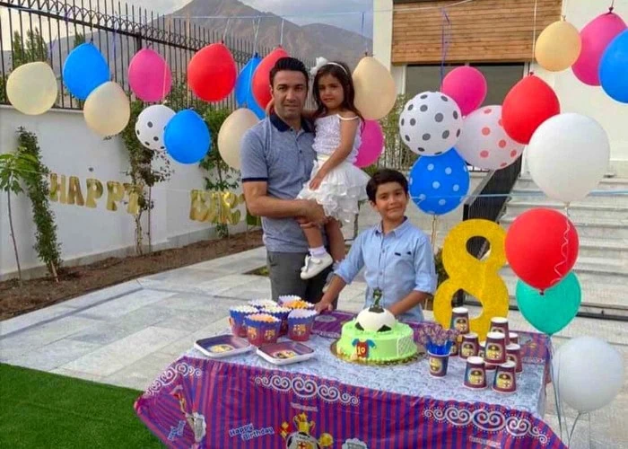 جواد نکونام و فرزندانش