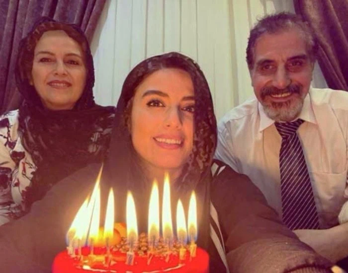 رها خدایاری و پدر و مادرش