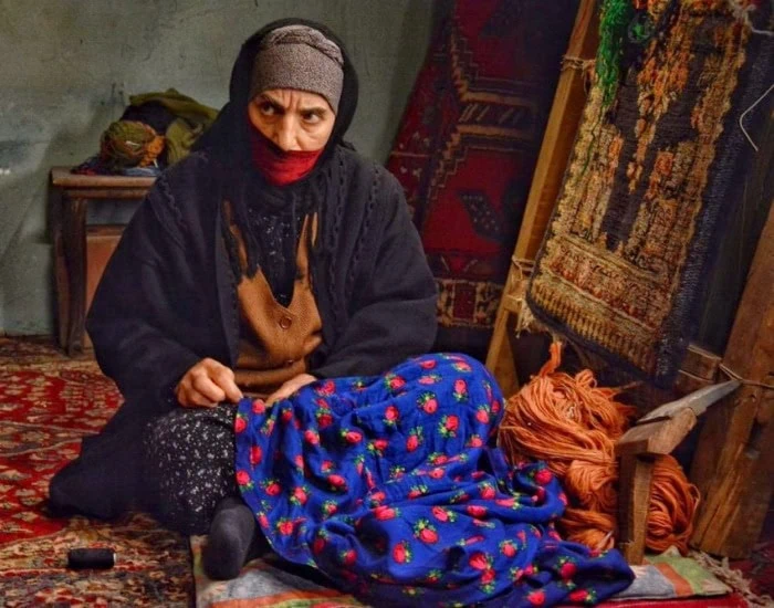 مریم بوبانی در کلبه ای در مه