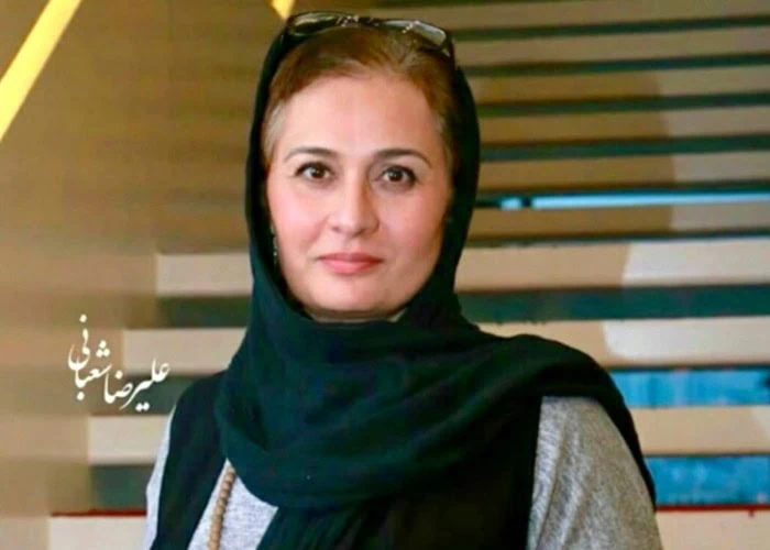 پریوش نظریه عکاس و بازیگر