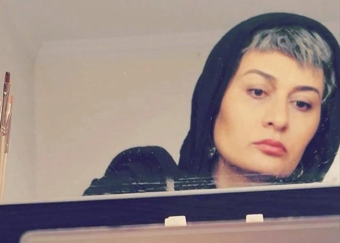 عکس پریوش نظریه در اتاق گریم