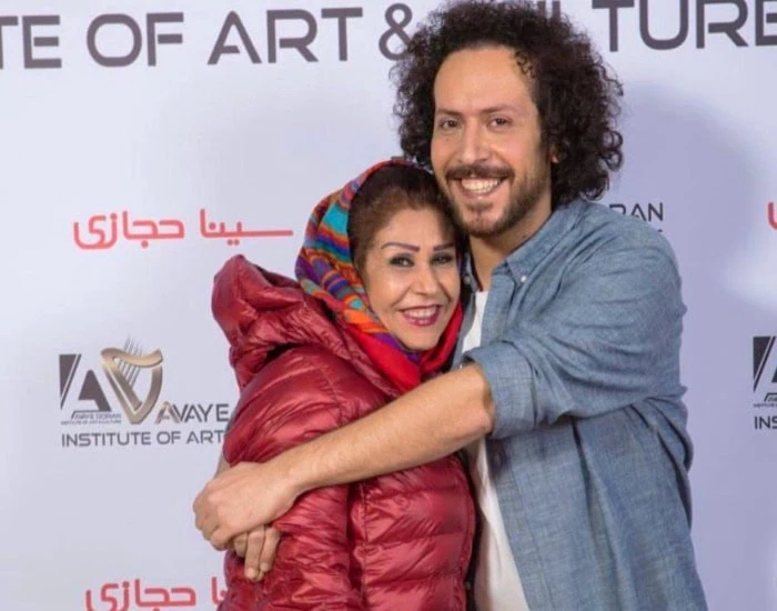 سینا حجازی و مادرش