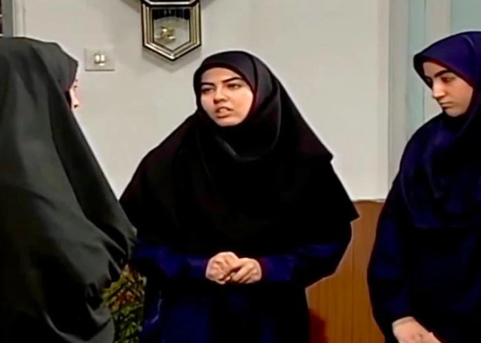 آناهیتا همتی در دبیرستان خضرا